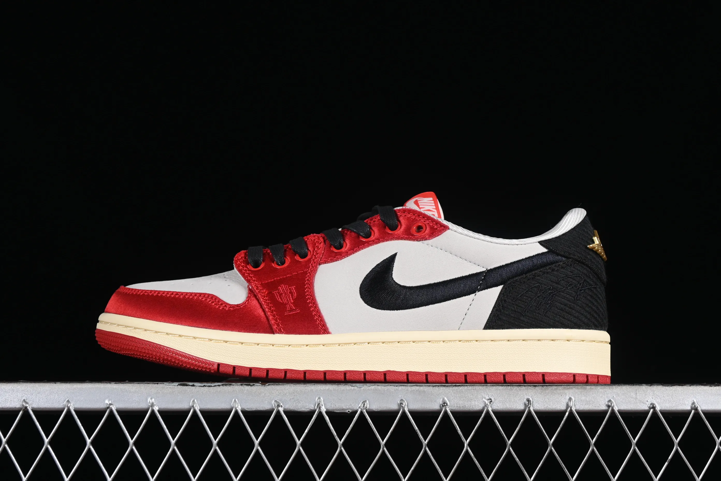 All categories Air Jordan Jordan series basketball shoes Air Jordan 1 Low G version pure original Trophy Room x Jordan 1 Low OG "Away" AJ1 Joe 1 Jordan's son low-top cultural casual sneakers FN0432-100